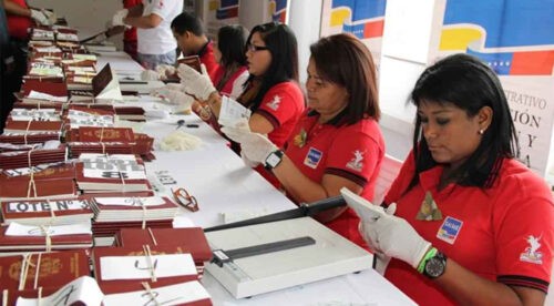 Gobierno ajusta horario de trabajadores públicos en el país