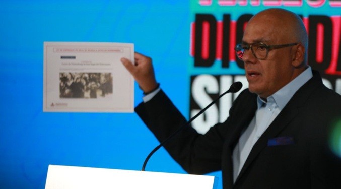 Gobierno defiende caso de venezolanos detenidos en El Salvador