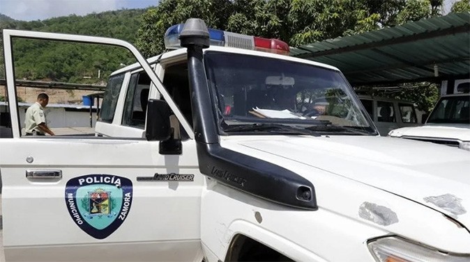 Golpea con un martillo y apuñala a una mujer en Guatire