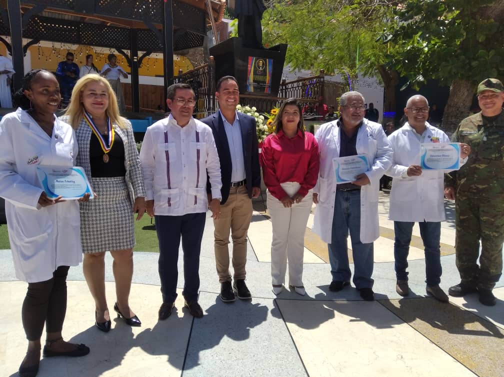 Homenaje a los médicos en su día