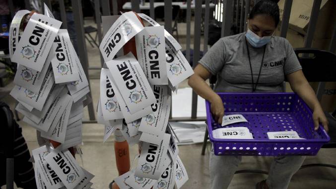 Honduras vota en comicios primarios en calma