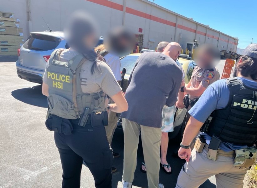 ICE anunció la primera detención de un miembro del Tren de Aragua bajo la Ley de Enemigos Extranjeros - AlbertoNews