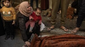 Israel coordina con EE. UU. su oleada de ataques contra Gaza, en los que ha matado a más de 400 personas