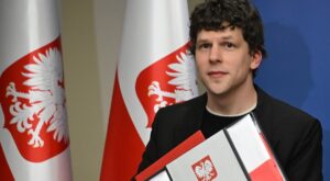 Jesse Eisenberg recibe ciudadanía polaca tras el éxito de “A Real Pain” - AlbertoNews