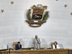 Jorge Rodríguez arremete contra la ONU y María Corina por detenciones de migrantes en El Salvador