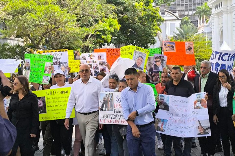 Jorge Rodríguez promete traer a los 238 venezolanos