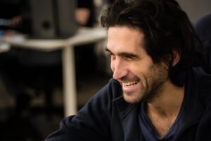 Josef Fares vuelve a demostrar que es el mejor con una espontánea donación de 27.000 euros