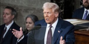 La Administración Trump planea recortar 80.000 empleados del Departamento de Asuntos de Veteranos