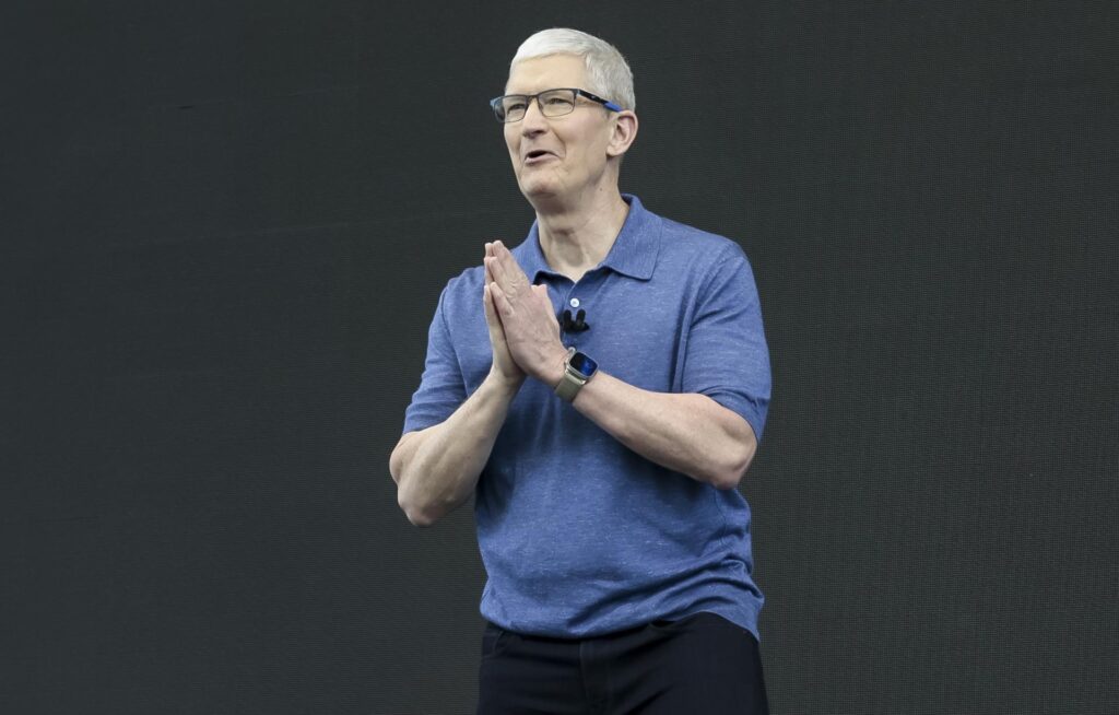 La IA de Apple en jaque debido a retrasos, reorganizaciones internas y demandas