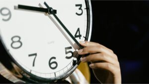 La Unión Europea analiza terminar con el cambio horario en su continente