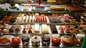 La histórica cadena de pastelerías Embassy cierra sus locales en Madrid