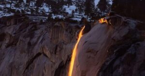 La impresionante cascada de fuego en el Parque Nacional de Yosemite