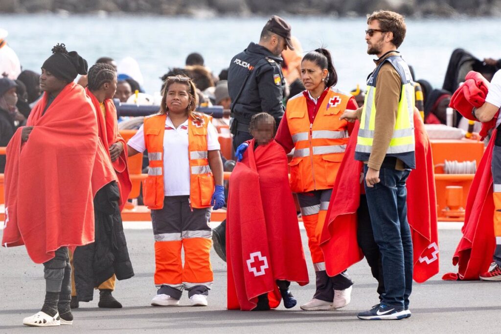 La reforma de la Ley de Extranjería para el reparto de menores migrantes desde Canarias entra mañana en vigor