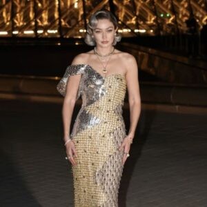 Las celebridades deslumbran en la gala "Grand Diner du Louvre"