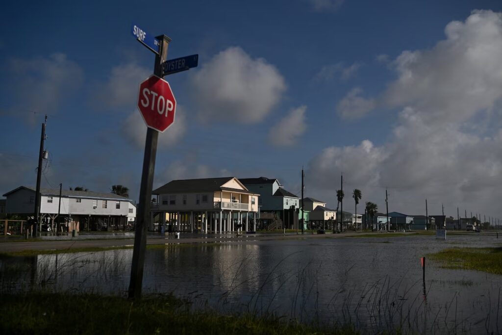 Las lluvias continúan inundando el sur de Texas, con riesgo de tornados - AlbertoNews