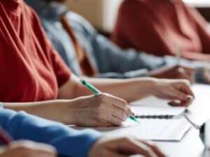 Las profesiones mejor pagadas actualmente en Colombia | Empleo | Economía