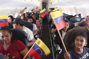 Llegan 311 venezolanos provenientes de México (+video)
