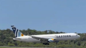 Llegan en vuelo de repatriación más de 170 migrantes deportados de EEUU