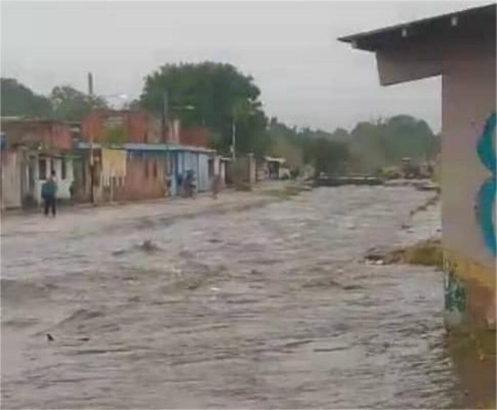 Lluvias causaron inundaciones en sectores de La Gran Valencia