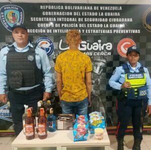 Lo sorprendieron hurtando en una licorería de Chuspa