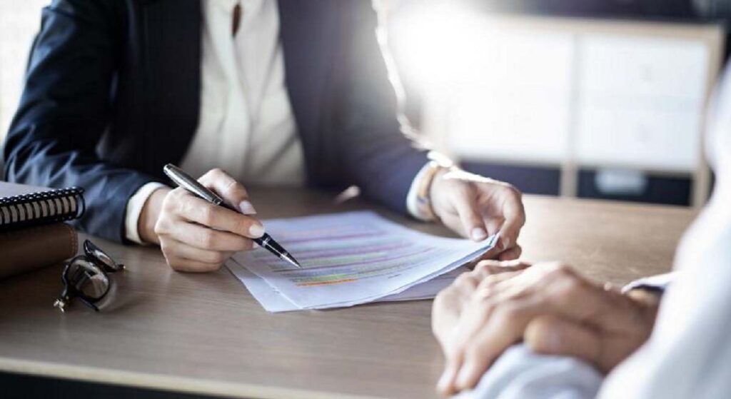 Los municipios catalanes sufren por la falta de 1.000 interventores y secretarios