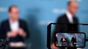 Los partidos alemanes pactan la flexibilización de la deuda para invertir en Defensa