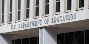 Los recortes de Musk llegan al Departamento de Educación de EE.UU. con una reducción del 50% de su plantilla