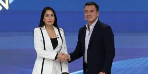 Luisa González afirma que reconocerá a Maduro, mientras Noboa revela que PDVS paga al expresidente Correa