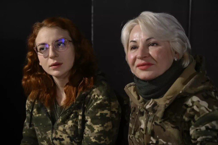 Madres e hijas desplegadas "juntas" en el frente ucraniano - AlbertoNews