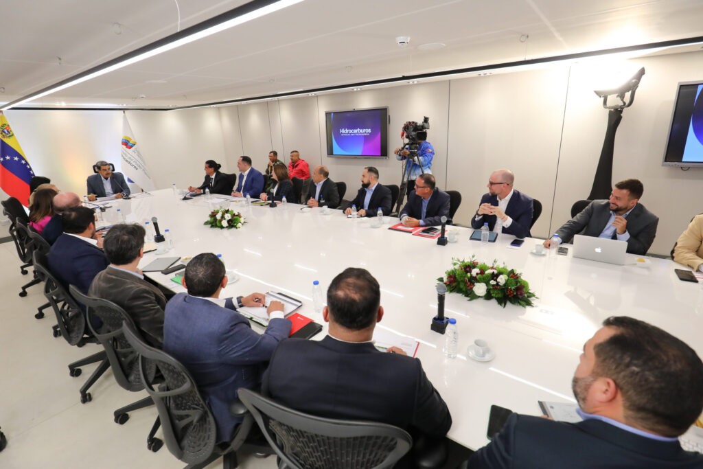 Maduro activa Motor Hidrocarburos para apuntar a la exportación