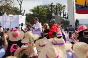 Maduro dice que desea retomar conversaciones con EEUU tras anulación de licencia Chevron