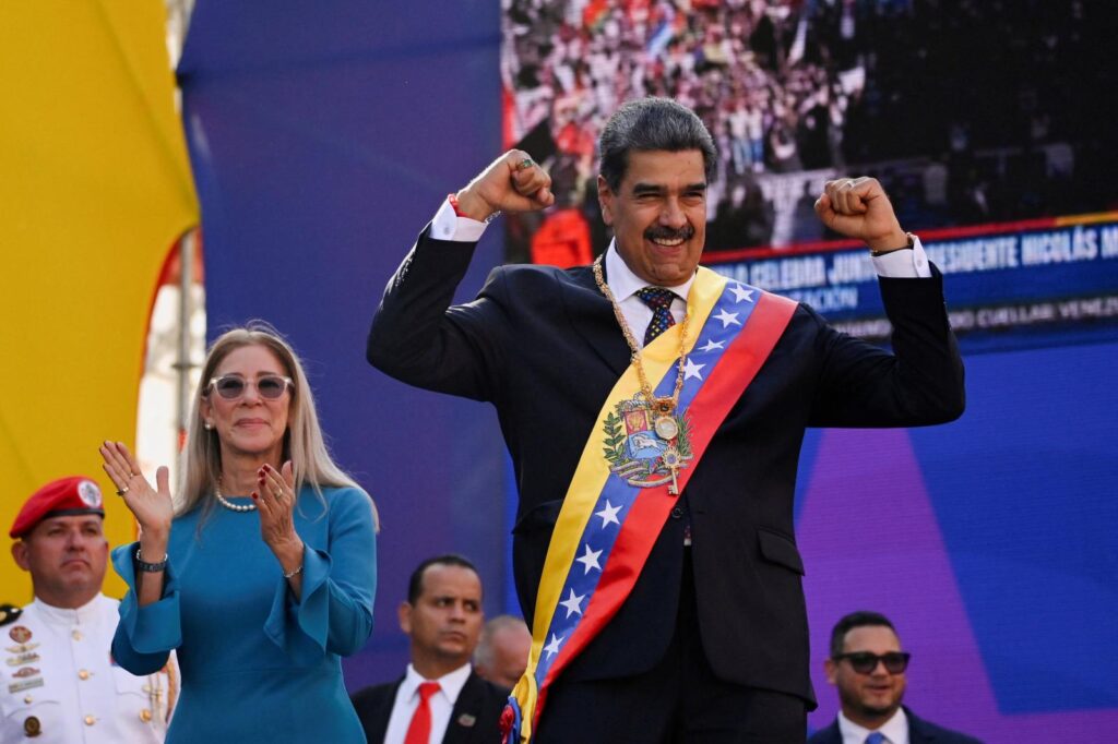Maduro reduce la jornada laboral a 13,5 horas a la semana para ahorrar energía