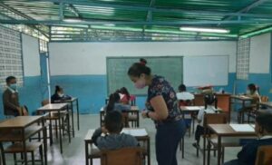 Federación de Maestros reporta asistencia mínima de docentes en las aulas