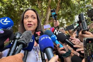 María Corina Machado insistió en cortar "urgentemente" financiamiento al Ejecutivo