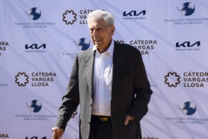 Mario Vargas Llosa cumple 89 años en Lima, arropado por el cariño de su familia