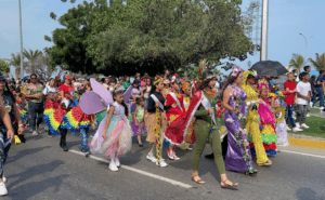 Más de 3 mil personas participaron en el desfile escolar en Catia la Mar