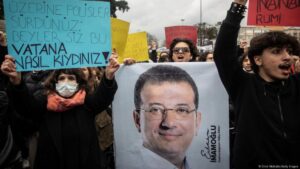 Más de 300 detenidos en Turquía tras las masivas protestas – DW – 22/03/2025