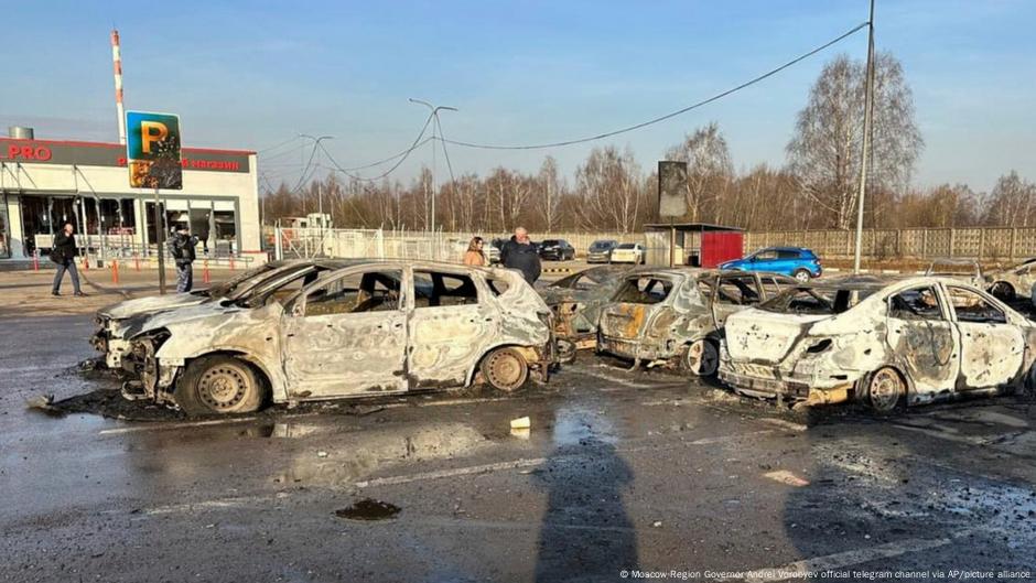 Masivo ataque ucraniano contra Rusia deja tres muertos – DW – 11/03/2025
