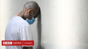 "Me preocupa que me agarren por tener tatuajes": el temor de un migrante venezolano a ser vinculado con el Tren de Aragua en medio de las deportaciones desde EE.UU. a la megacárcel de El Salvador