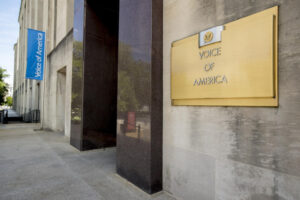 Medios públicos internacionales de Francia y Alemania, contra el cierre de la Voz de América - AlbertoNews