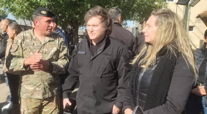 Milei visita zona afectada por lluvias y fue abucheado