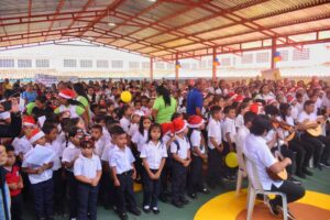 Ministerio de Educación: Clases mantendrán horario normal