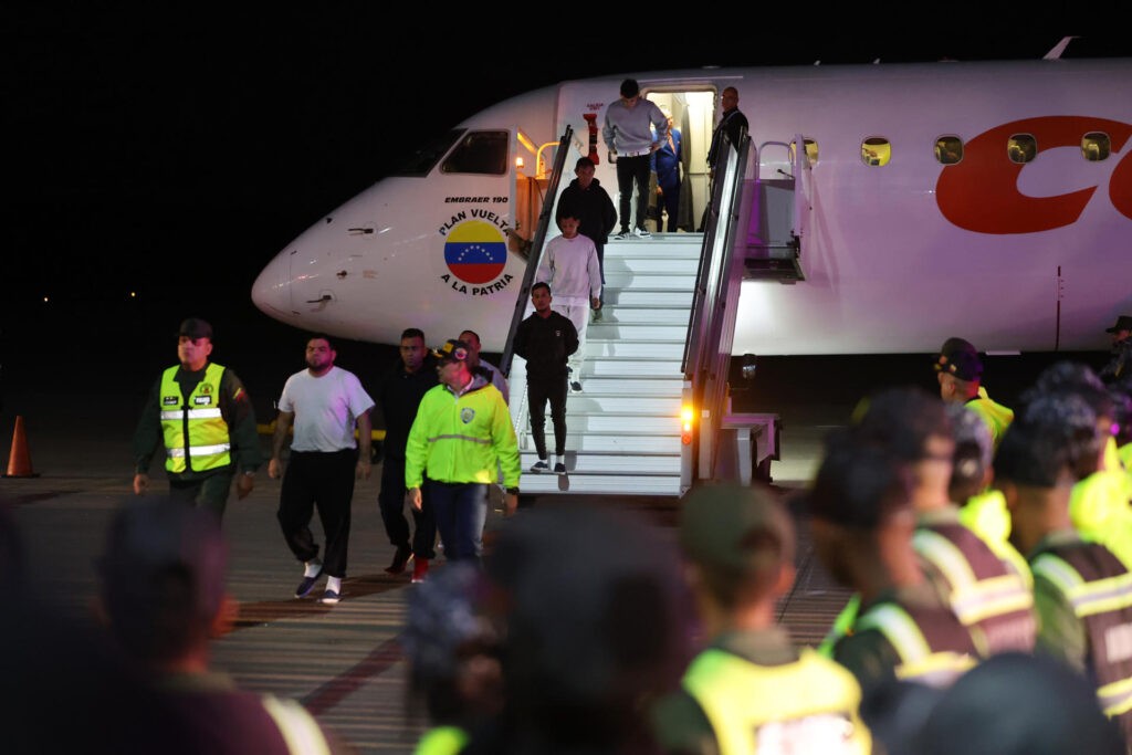Miraflores confirma que vuelos de deportación están paralizados tras revocatoria de licencia a Chevron