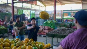 Moneda venezolana se devalúa un tercio en lo que va de 2025 y brecha cambiaria se dispara