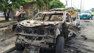 Mortal explosión de coches bomba cerca de la cárcel más peligrosa de Ecuador (VIDEOS)