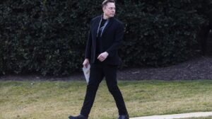 Musk defiende sacar a EE.UU. de la OTAN y "dejar de pagar por la defensa de Europa"