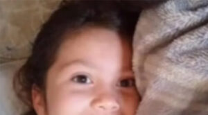 Niña muere arrastrada hasta la muerte durante el robo de un auto