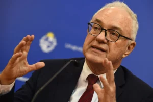 Nuevo gobierno de Uruguay no reconoce a Maduro pero tampoco a González Urrutia