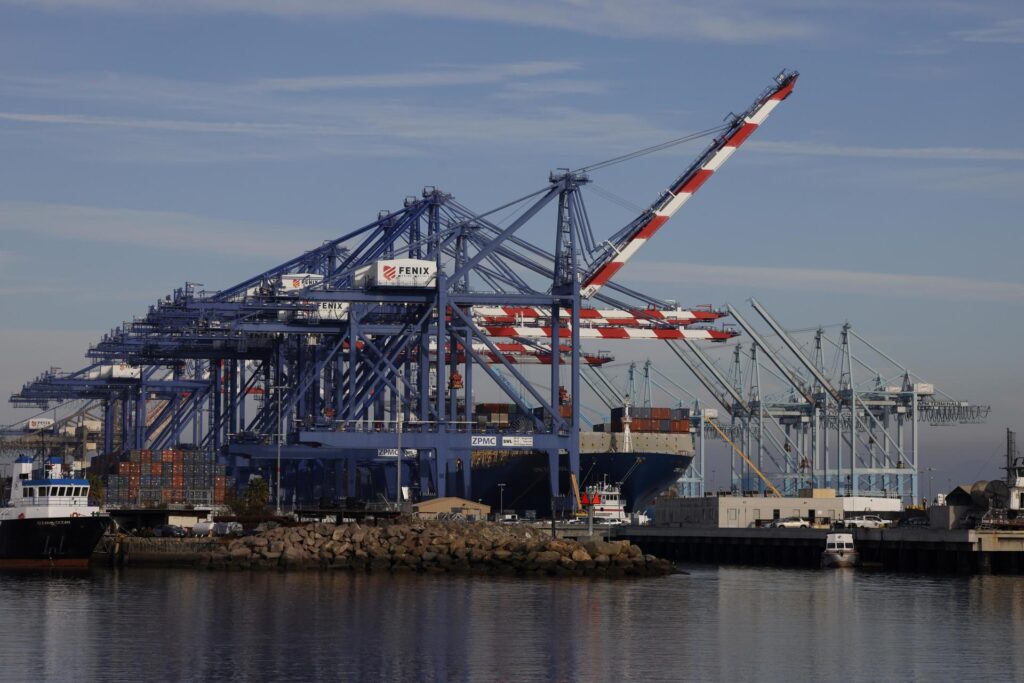 OCDE rebaja sus previsiones de crecimiento por la guerra comercial desatada por Trump