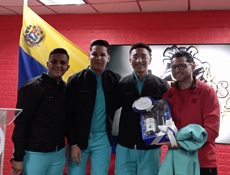 Omar Bolívar es designado padrino de la promoción de médicos de la UCS